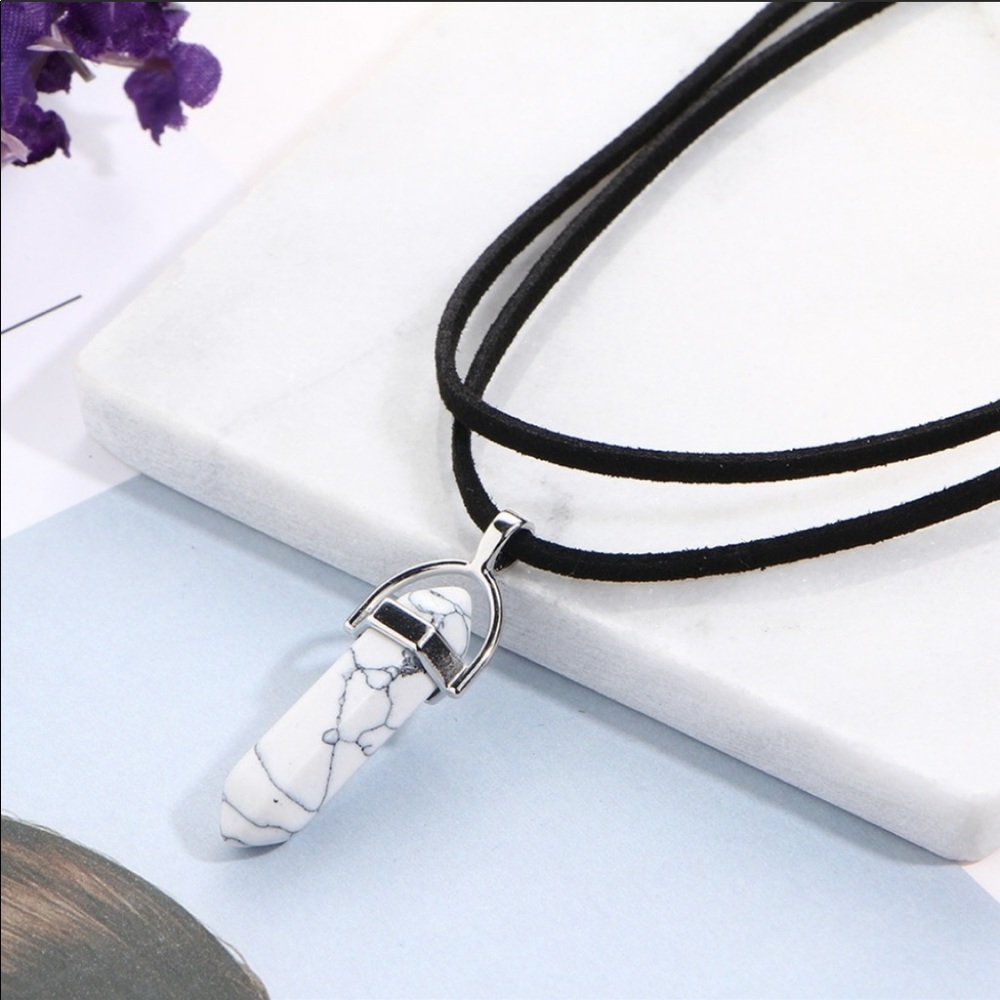 ‼️CLOSET CLOSING‼️White Marbled Crystal Layered Choker